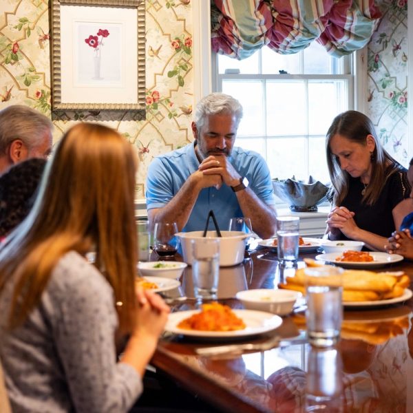 man-at-prayer-good-fatherhood